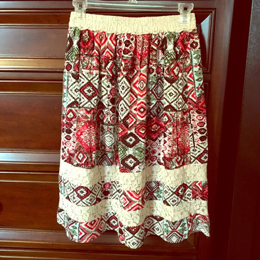 Skirt with lace